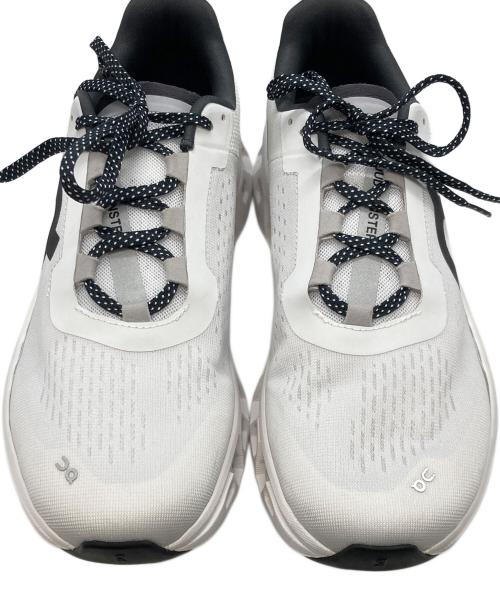 on（オン）on (オン) CLOUDMONSTER ホワイト×グレー サイズ:27.5の古着・服飾アイテム