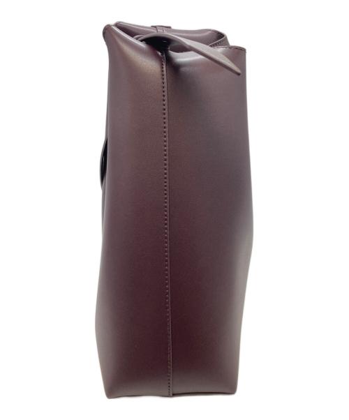 CHARLES & KEITH（チャールズアンドキース）CHARLES & KEITH (チャールズアンドキース) ダブルバックル トラぺーズホーボーバッグ ブラウンの古着・服飾アイテム