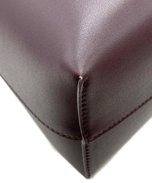 CHARLES & KEITH（チャールズアンドキース）CHARLES & KEITH (チャールズアンドキース) ダブルバックル トラぺーズホーボーバッグ ブラウンの古着・服飾アイテム