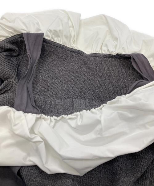 Snidel（スナイデル）Snidel (スナイデル) フリルドッキングオフショルニットワンピース グレー×ホワイト サイズ:FREEの古着・服飾アイテム