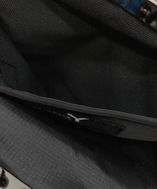 GROUND Y（グラウンドワイ）GROUND Y (グラウンドワイ) SHOULDER BAG WITH CLASP CLOSURE ブラックの古着・服飾アイテム