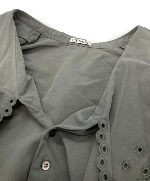 Gemini（ジェミニ）Gemini (ジェミニ) スカラップブラウス チャコールグレー サイズ:FREEの古着・服飾アイテム