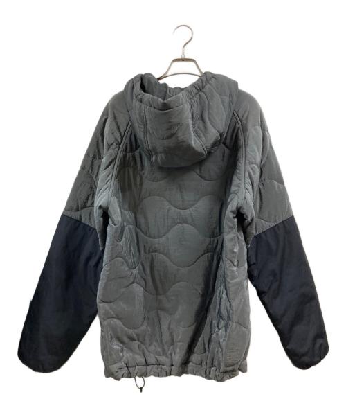 Liberaiders（リベレイダース）Liberaiders (リベレイダース) QUILTED RIPSTOP NYLON HOODIE グレー サイズ:Ｍの古着・服飾アイテム