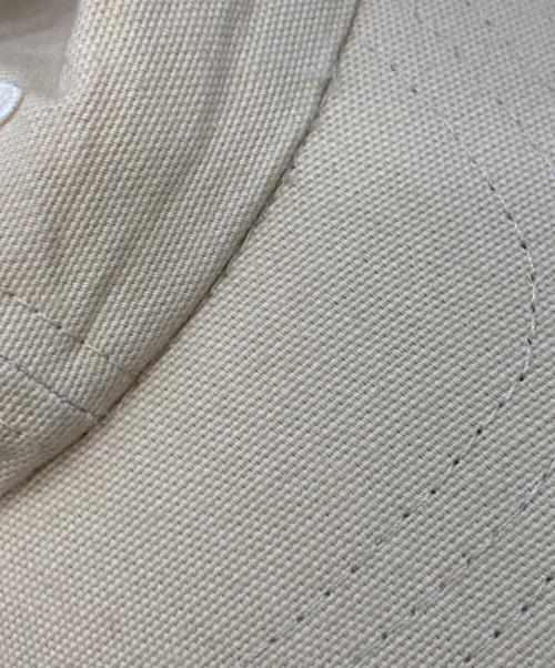 maison kitsune（メゾンキツネ）maison kitsune (メゾンキツネ) ベイビー フォックス 6P キャップ ベージュの古着・服飾アイテム