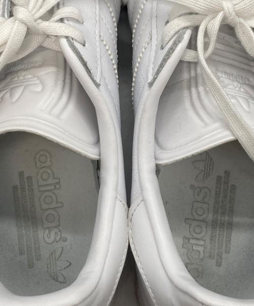 adidas（アディダス）adidas (アディダス) スニーカー ホワイト サイズ:27.5cmの古着・服飾アイテム
