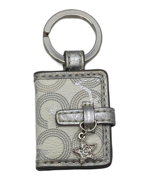 COACH（コーチ）COACH (コーチ) 手帳型チャーム ホワイト×シルバーの古着・服飾アイテム