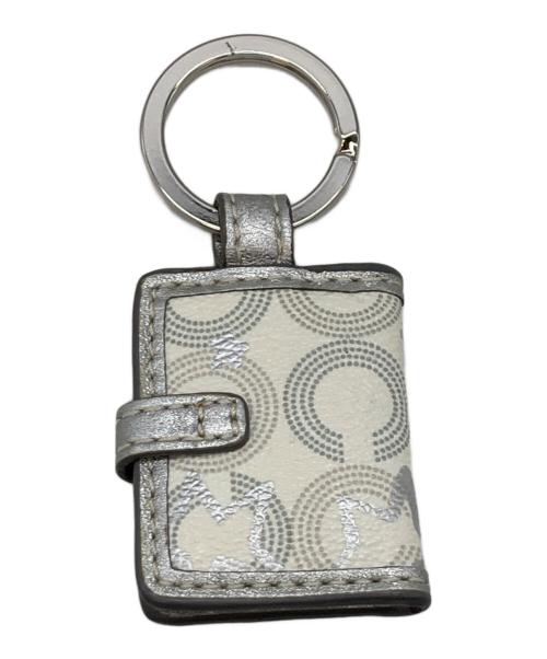 COACH（コーチ）COACH (コーチ) 手帳型チャーム ホワイト×シルバーの古着・服飾アイテム
