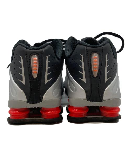 NIKE（ナイキ）NIKE (ナイキ) SHOX R4 シルバー サイズ:27の古着・服飾アイテム