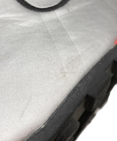 NIKE（ナイキ）NIKE (ナイキ) SHOX R4 シルバー サイズ:27の古着・服飾アイテム