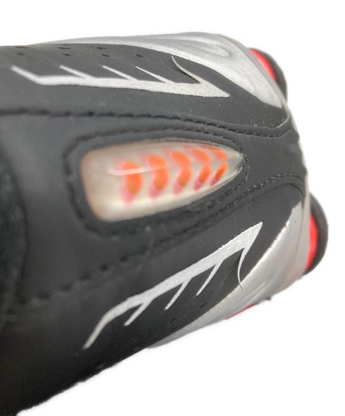 NIKE（ナイキ）NIKE (ナイキ) SHOX R4 シルバー サイズ:27の古着・服飾アイテム