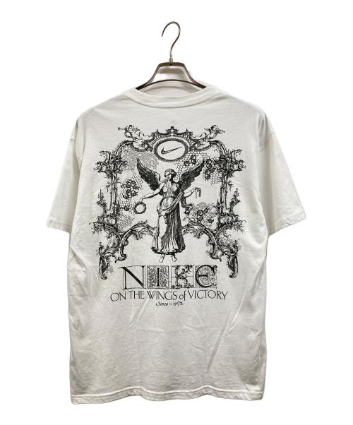 NIKE（ナイキ）NIKE (ナイキ) AS U NSW TEE M90 OC WINGS VICT WHITE ホワイト サイズ:Sの古着・服飾アイテム