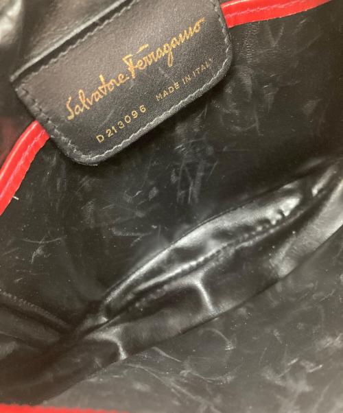 Salvatore Ferragamo（サルヴァトーレ フェラガモ）Salvatore Ferragamo (サルヴァトーレ フェラガモ) Vara Bow Leather Camera Bag レッドの古着・服飾アイテム