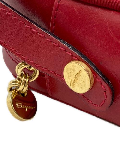 Salvatore Ferragamo（サルヴァトーレ フェラガモ）Salvatore Ferragamo (サルヴァトーレ フェラガモ) Vara Bow Leather Camera Bag レッドの古着・服飾アイテム