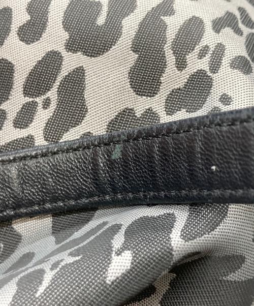 JIMMY CHOO（ジミーチュウ）JIMMY CHOO (ジミーチュウ) ポーチ付トートバッグ グレー×ブラックの古着・服飾アイテム