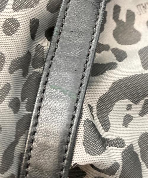 JIMMY CHOO（ジミーチュウ）JIMMY CHOO (ジミーチュウ) ポーチ付トートバッグ グレー×ブラックの古着・服飾アイテム