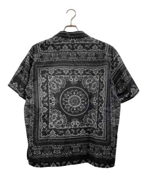 HIDE AND SEEK（ハイドアンドシーク）HIDE AND SEEK (ハイドアンドシーク) Bandana Pattern S/S Shirt ブラック サイズ:Lの古着・服飾アイテム