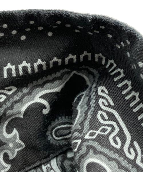 HIDE AND SEEK（ハイドアンドシーク）HIDE AND SEEK (ハイドアンドシーク) Bandana Pattern S/S Shirt ブラック サイズ:Lの古着・服飾アイテム