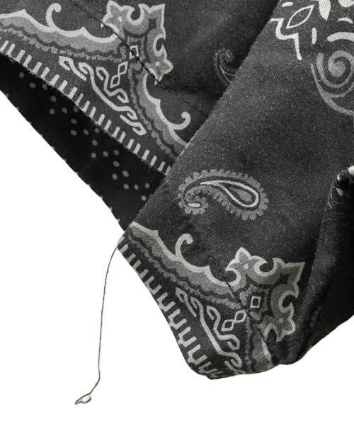 HIDE AND SEEK（ハイドアンドシーク）HIDE AND SEEK (ハイドアンドシーク) Bandana Pattern S/S Shirt ブラック サイズ:Lの古着・服飾アイテム