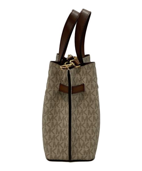 MICHAEL KORS（マイケル・コース）MICHAEL KORS (マイケル・コース) エミリア スモール ロゴ サッチェル ブラウン×ホワイトの古着・服飾アイテム