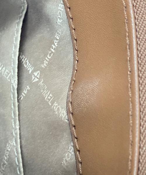 MICHAEL KORS（マイケル・コース）MICHAEL KORS (マイケル・コース) エミリア スモール ロゴ サッチェル ブラウン×ホワイトの古着・服飾アイテム