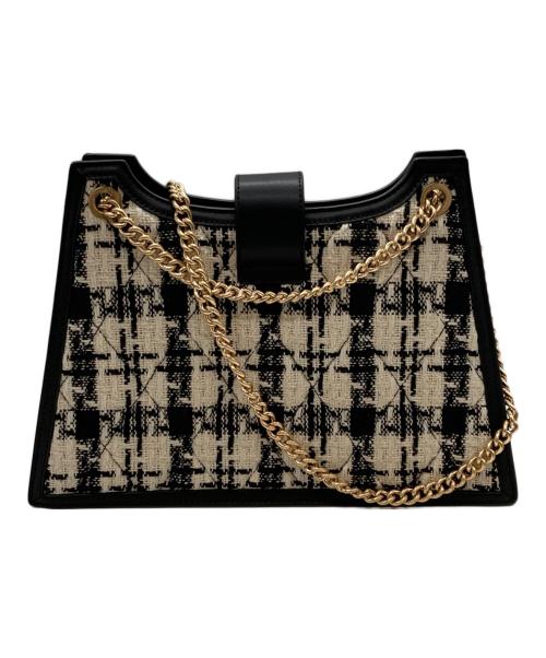 CHARLES & KEITH（チャールズアンドキース）CHARLES & KEITH (チャールズアンドキース) クレシダ キルトトラペーズチェーンバッグ ブラックの古着・服飾アイテム