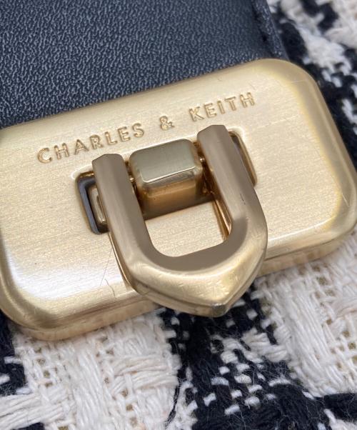 CHARLES & KEITH（チャールズアンドキース）CHARLES & KEITH (チャールズアンドキース) クレシダ キルトトラペーズチェーンバッグ ブラックの古着・服飾アイテム