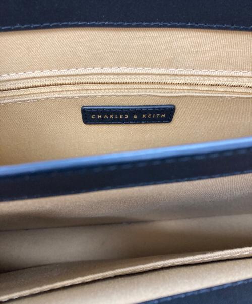CHARLES & KEITH（チャールズアンドキース）CHARLES & KEITH (チャールズアンドキース) クレシダ キルトトラペーズチェーンバッグ ブラックの古着・服飾アイテム