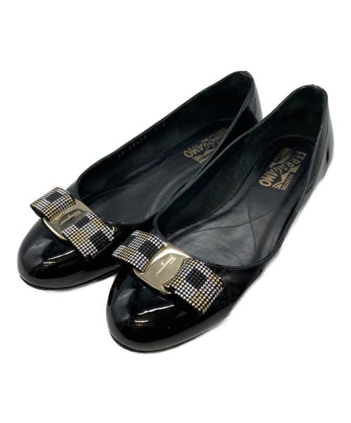 Salvatore Ferragamo（サルヴァトーレ フェラガモ）Salvatore Ferragamo (サルヴァトーレ フェラガモ) ヴァラリボンパンプス ブラック サイズ:25cmの古着・服飾アイテム