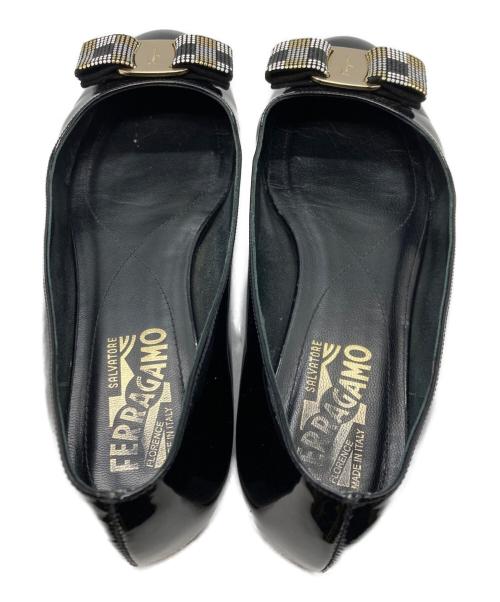 Salvatore Ferragamo（サルヴァトーレ フェラガモ）Salvatore Ferragamo (サルヴァトーレ フェラガモ) ヴァラリボンパンプス ブラック サイズ:25cmの古着・服飾アイテム