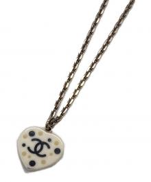CHANEL（シャネル）の古着「ハート型CCペンダントネックレス」｜シルバー