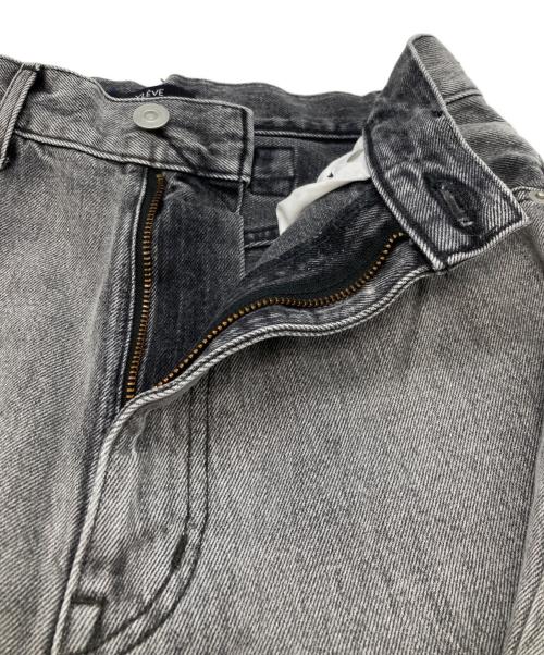 YLEVE（イレーヴ）YLEVE (イレーヴ) デニムパンツ グレーの古着・服飾アイテム