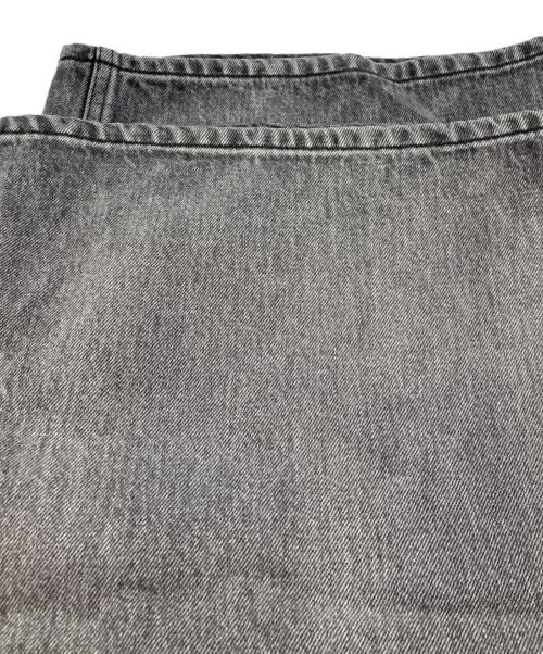 YLEVE（イレーヴ）YLEVE (イレーヴ) デニムパンツ グレーの古着・服飾アイテム