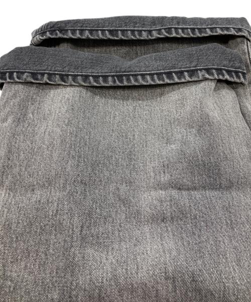 YLEVE（イレーヴ）YLEVE (イレーヴ) デニムパンツ グレーの古着・服飾アイテム