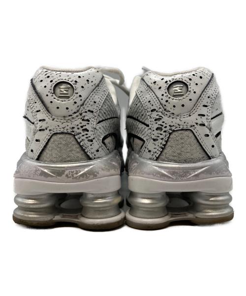 NIKE（ナイキ）NIKE (ナイキ) SHOX RIDE 2 WHITE/MTLC PLATINUM-BLACK-FLT GOLD ホワイト サイズ:26.5cmの古着・服飾アイテム