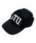 stussy（ステューシー）の古着「STU ARCH STRAPBACK CAP」｜ブラック