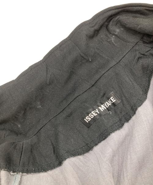 ISSEY MIYAKE（イッセイミヤケ）ISSEY MIYAKE (イッセイミヤケ) ジャケット ブラック サイズ:4の古着・服飾アイテム