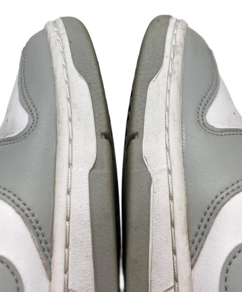 NIKE（ナイキ）NIKE (ナイキ) スニーカー グレー×ホワイト サイズ:27.5の古着・服飾アイテム