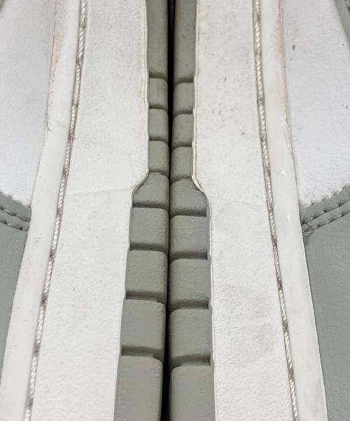 NIKE（ナイキ）NIKE (ナイキ) スニーカー グレー×ホワイト サイズ:27.5の古着・服飾アイテム