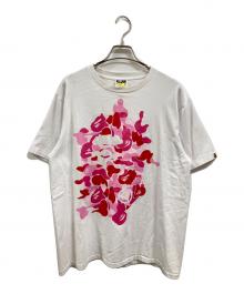 A BATHING APE（アベイシングエイプ）の古着「ABC Camo Rebuild Big Ape Head T-Shirt」｜ホワイト×ピンク