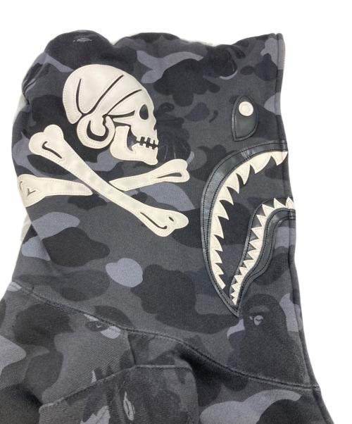 A BATHING APE（アベイシングエイプ）A BATHING APE (アベイシングエイプ) NEIGHBORHOOD (ネイバーフッド) CAMO SHARK ZIP HOODE ブラック×ホワイト サイズ:Sの古着・服飾アイテム
