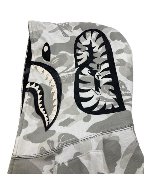 A BATHING APE（アベイシングエイプ）A BATHING APE (アベイシングエイプ) NEIGHBORHOOD (ネイバーフッド) CAMO SHARK ZIP HOODE ブラック×ホワイト サイズ:Sの古着・服飾アイテム