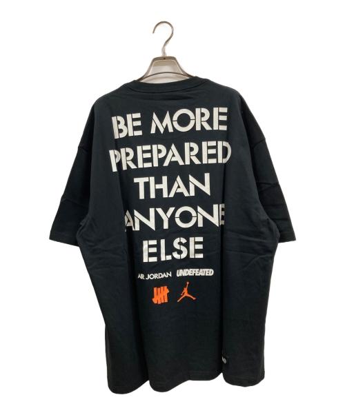 JORDAN（ジョーダン）JORDAN (ジョーダン) UNDEFEATED (アンディフィーテッド) Strikes Tee ブラック サイズ:XLの古着・服飾アイテム