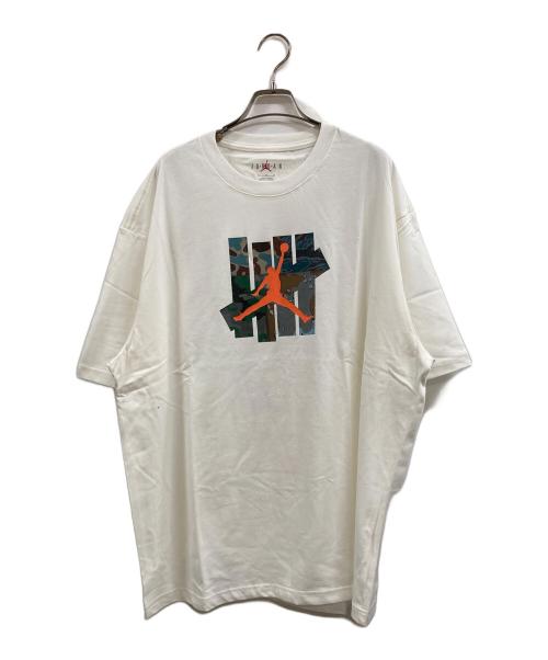 JORDAN（ジョーダン）JORDAN (ジョーダン) UNDEFEATED (アンディフィーテッド) Strikes Tee ホワイト サイズ:XL 未使用品の古着・服飾アイテム