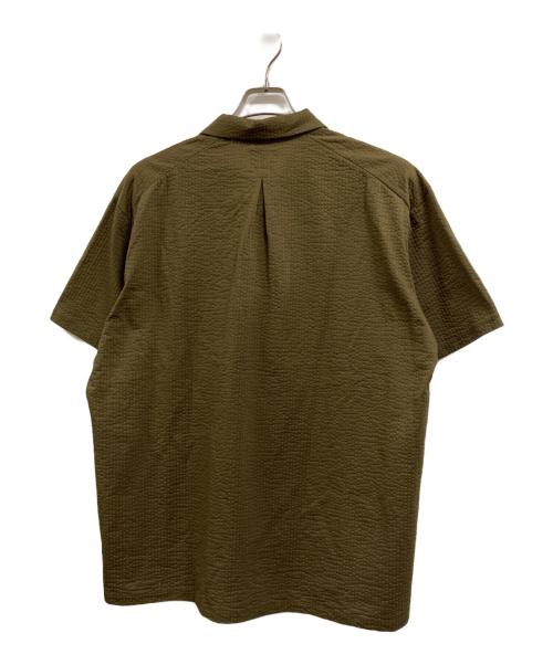 CURLY&Co.（カーリー）CURLY&Co. (カーリー) PROSPECT S/S SHIRTS SEERSUCKER オリーブ サイズ:４ 未使用品の古着・服飾アイテム