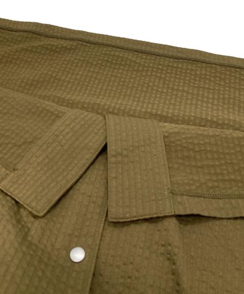 CURLY&Co.（カーリー）CURLY&Co. (カーリー) PROSPECT S/S SHIRTS SEERSUCKER オリーブ サイズ:４ 未使用品の古着・服飾アイテム