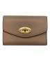 MULBERRY（マルベリー）の古着「ダーリーフォールデットマルチカードウォレット」｜ベージュ