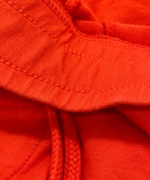 C.P COMPANY（シーピーカンパニー）C.P COMPANY (シーピーカンパニー) レンズアイコニック付きスウェットショートパンツ オレンジ サイズ:Ⅼの古着・服飾アイテム