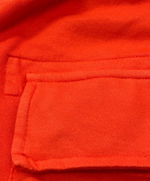 C.P COMPANY（シーピーカンパニー）C.P COMPANY (シーピーカンパニー) レンズアイコニック付きスウェットショートパンツ オレンジ サイズ:Ⅼの古着・服飾アイテム