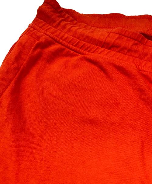 C.P COMPANY（シーピーカンパニー）C.P COMPANY (シーピーカンパニー) レンズアイコニック付きスウェットショートパンツ オレンジ サイズ:Ⅼの古着・服飾アイテム
