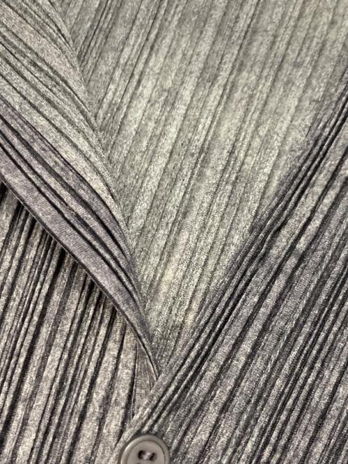 PLEATS PLEASE（プリーツプリーズ）PLEATS PLEASE (プリーツプリーズ) むら染め転写プリントプリーツカーディガン グレー サイズ:3の古着・服飾アイテム